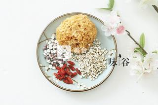 芡實(shí)薏米銀耳羹的做法步驟：1