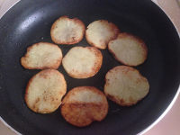 臘肉干鍋土豆片的做法步驟8