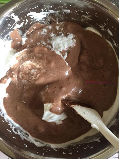 8寸可可戚風(fēng)蛋糕的做法