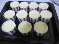 小紙杯戚風(fēng)的做法步驟12