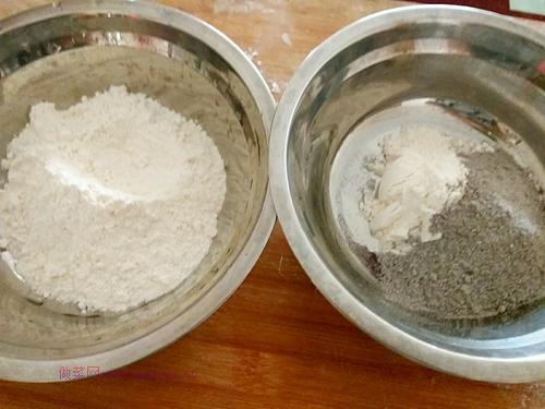 金錢(qián)黑米面豆沙包的做法