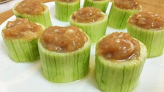 入口清甜、鮮嫩多汁--絲瓜釀肉的做法步驟：4