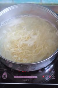 白菜炒肉澆面的做法步驟7