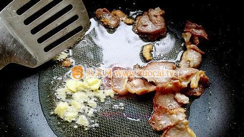 胡蘿卜炒臘肉的做法