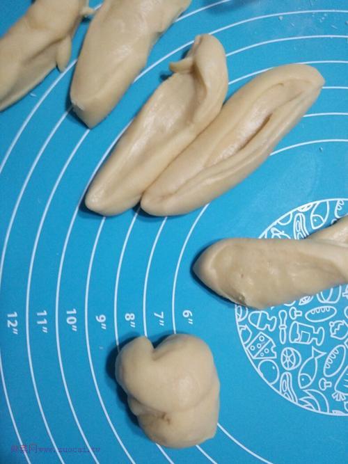 一次發(fā)酵的中種愛(ài)心小餐包的做法