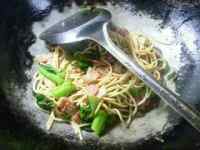 培根炒面的做法步驟7