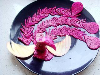 鳳凰呈祥【創(chuàng)意水果拼盤】的做法步驟：4