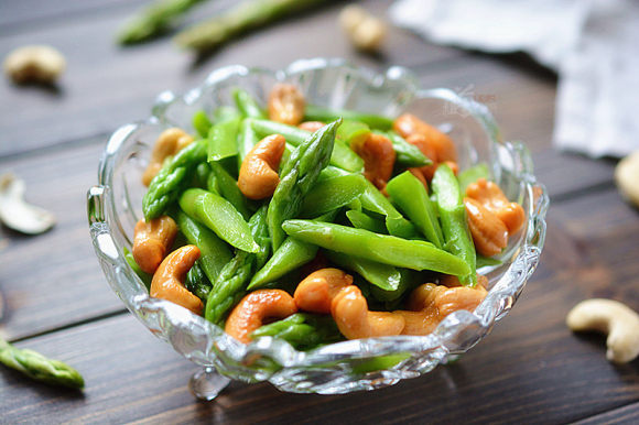 蘆筍拌腰果
