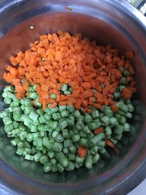 豆角胡蘿卜肉包的做法