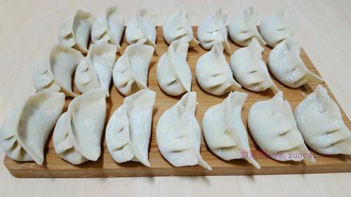 豬肉蝦仁韭菜水餃的做法