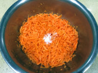 炸胡蘿卜豬肉丸的做法步驟6