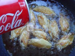 可樂(lè)雞翅的做法步驟：4