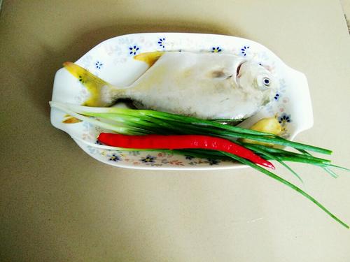 清蒸鯧魚(yú)的做法