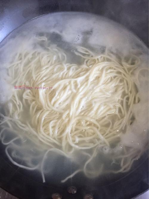 肉絲炒面的做法