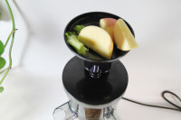 西芹蘋果汁的做法步驟3