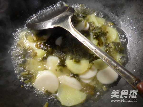 雪菜土豆煮年糕的做法