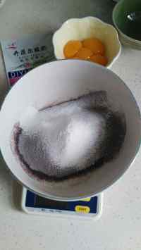 酸奶黑米戚風(fēng)蛋糕的做法步驟4