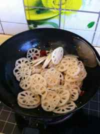 干煸酸辣藕片的做法步驟7