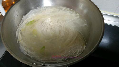 菠菜湯面條的做法