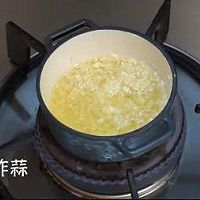 momscook~蒜蓉粉絲蒸扇貝~粵式海鮮~滋陰補(bǔ)腎和胃調(diào)中的做法圖解3