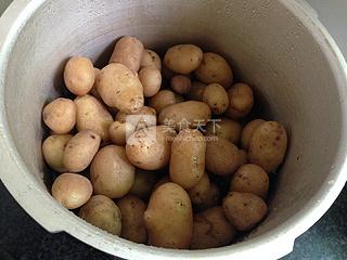 #ACA烘焙明星大賽#減肥加倍，營養(yǎng)加倍——奶酪焗土豆泥的做法步驟：1