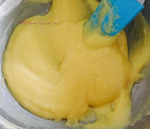 六寸酸奶戚風(fēng)蛋糕的做法