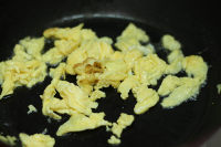 金槍魚營養(yǎng)炒飯的做法步驟4