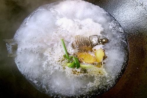 白蘿卜絲煮魚的做法