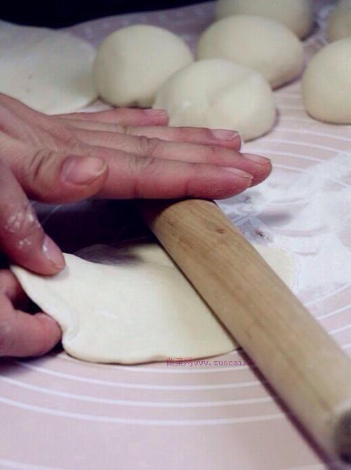 牛肉洋蔥胡蘿卜餡餅的做法