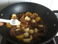 玉米土豆?fàn)F排骨的做法步驟7