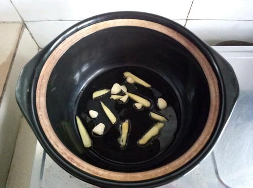 干鍋魚(yú)頭的做法