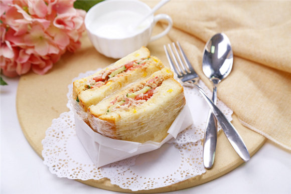 吞拿魚肉松三明治