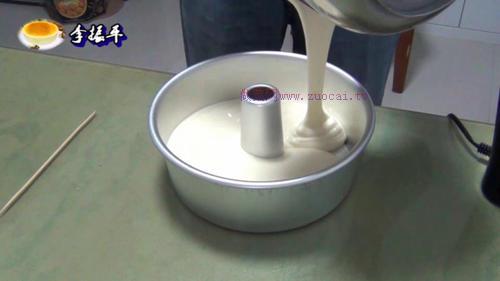 中空戚風(fēng)蛋糕8寸的做法