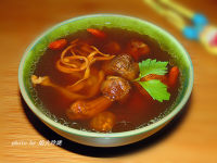 強(qiáng)身健體藥膳湯：【姬松菇蟲草花骨頭湯】的做法步驟6