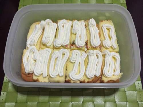 白葡萄果干淡奶油三文蛋糕便當(dāng)?shù)淖龇?/ data-vWai=