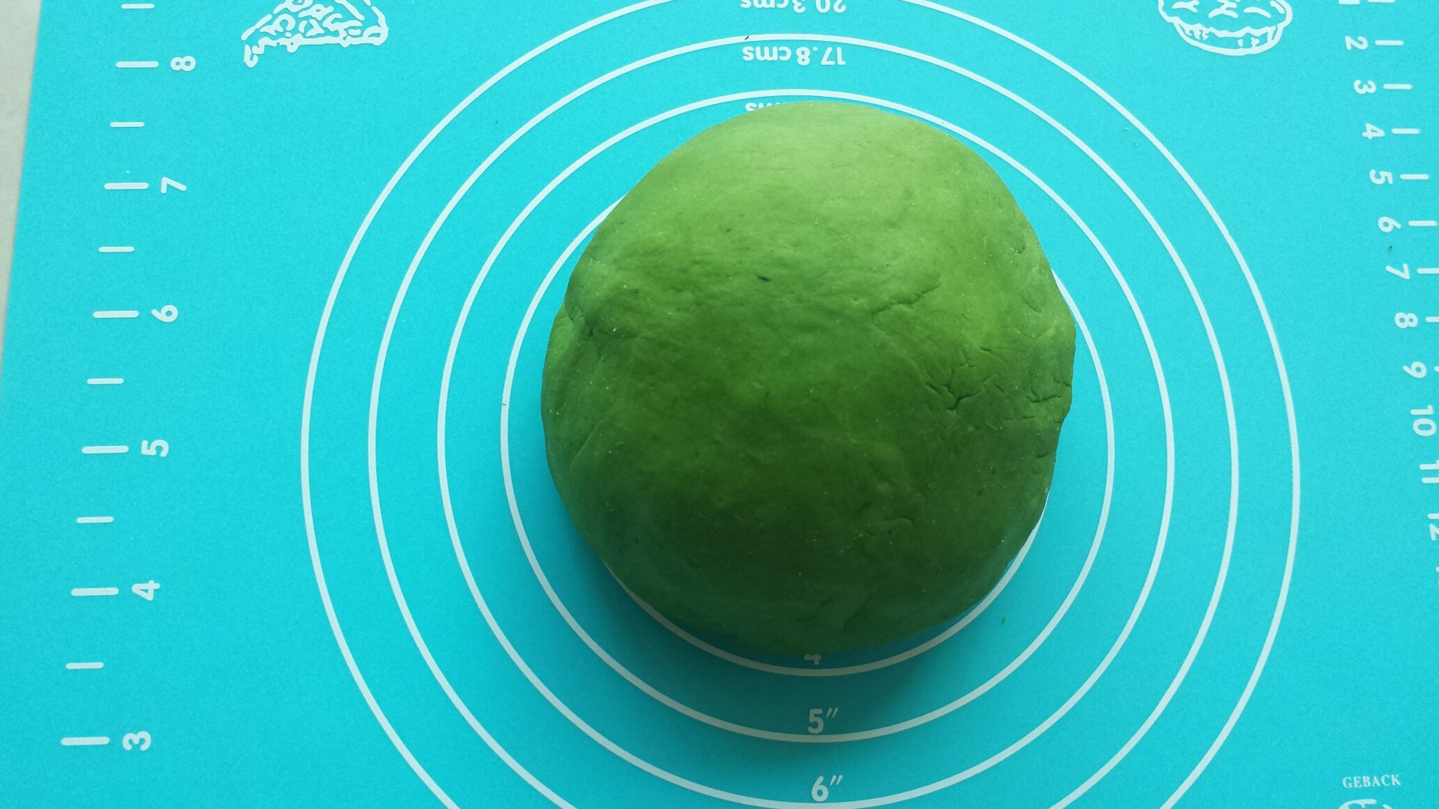 菠菜手搟面的做法 步驟1