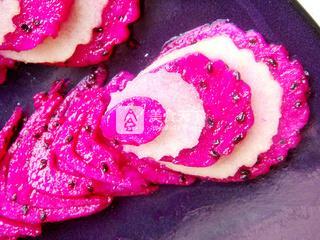 鳳凰呈祥【創(chuàng)意水果拼盤】的做法步驟：8