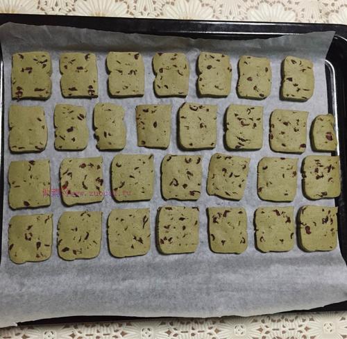 抹茶蔓越莓餅干的做法