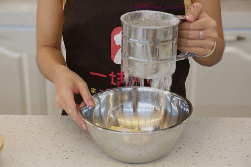 萬圣節(jié)必選——南瓜椰香派的做法