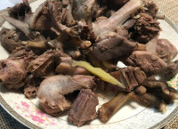 清火降燥 | 茶樹(shù)菇老鴨湯的做法步驟4