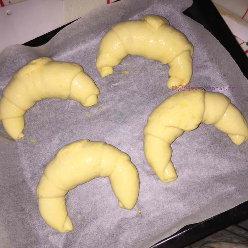 月牙面包（超級松軟拉絲）的做法