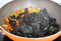 木耳炒香干的做法步驟5