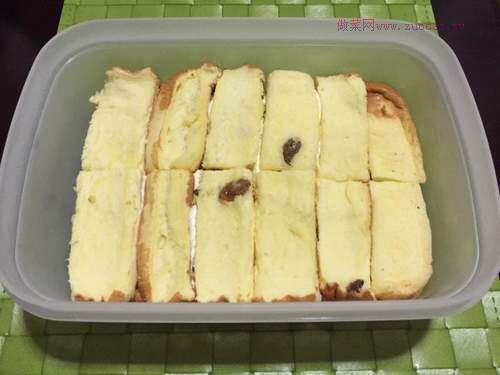 白葡萄果干淡奶油三文蛋糕便當(dāng)?shù)淖龇?/ data-r9Vb=