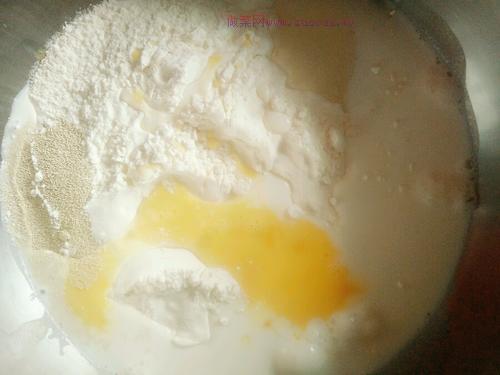 蔥香烤腸面包的做法