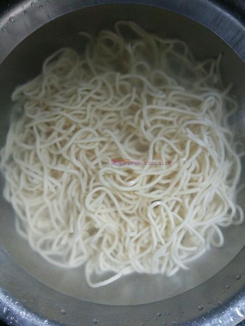 什錦雞蛋炒面的做法