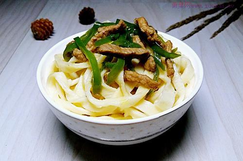 尖椒肉絲鹵手搟面的做法