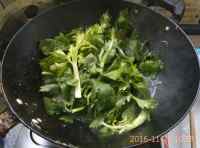涼拌芹菜葉的做法步驟2