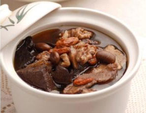 制首烏排骨湯的做法功效，美味至極的美顏滋發(fā)湯