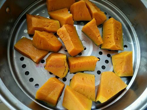 南瓜雜糧發(fā)面團(tuán)的做法