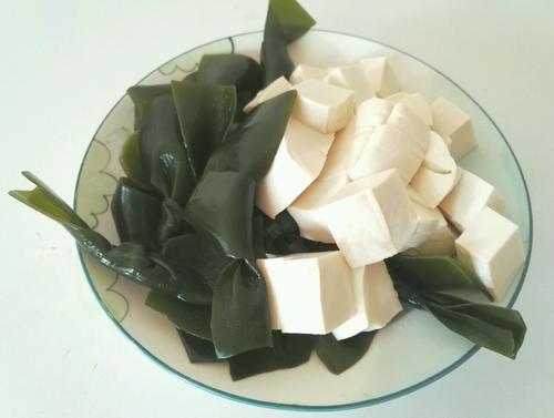 海帶結(jié)燒豆腐的做法